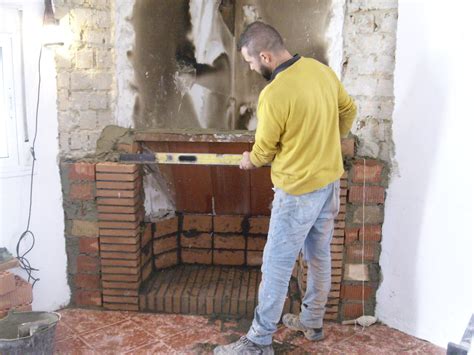 Cómo reparar una chimenea de piedra